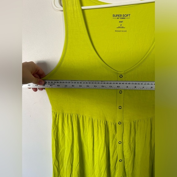 Torrid Babydoll Super Soft Scoop Neck Button-Front Tank Size 2 - Picture 8 of 9